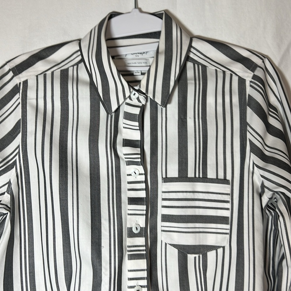 Foxcroft Size 2 Fitted Button Down Striped Shirt - image 3